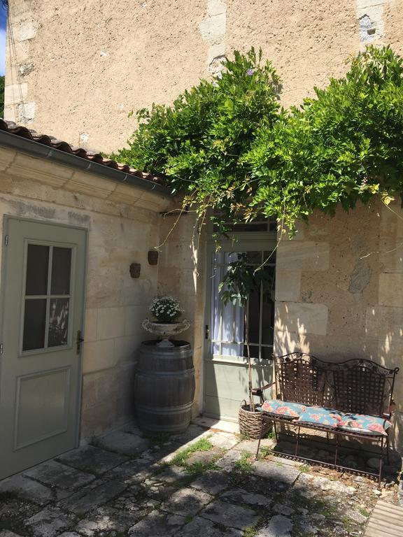 Chambres D'Hotes Le Relais Des Remparts Rions Exterior photo